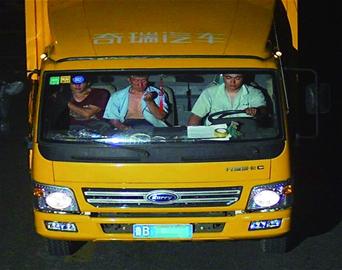 智能系统自动识别 一个月抓拍3120起不系清静带